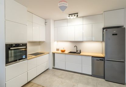 3 pokoje, 70 m², 2 balkony, garaż – centrum