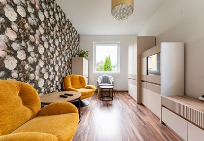 3 pokoje z miejscem w hali i komórką lokatorska