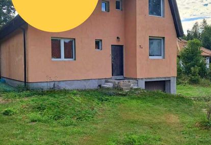 Dom na wsi w pięknej okolicy lasu i rzeki
