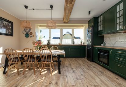 Dom pod lasem - enklawa z lasem w ogrodzie