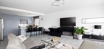 Apartament w wysokim standardzie, 3 pokoje-letnica