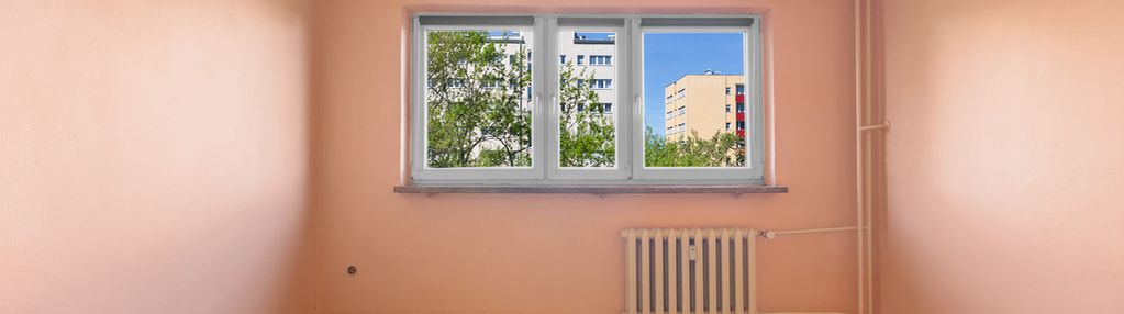 Metro ks. janusza-osobna sypialnia-zieleń za oknem