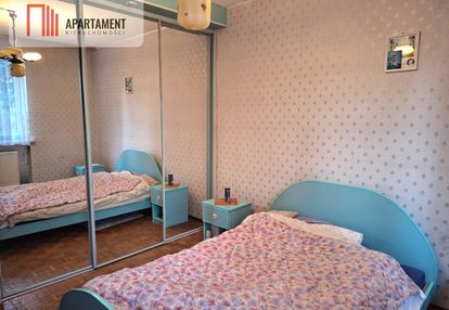 Dom z dwoma mieszkaniami i ogrodem – mrocza