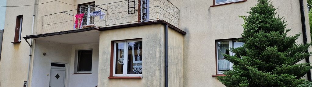 Dom z dwoma odrębnymi mieszkaniami, blisko centrum