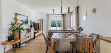 Gotowe do wprowadzenia/piękny zachody z balkonem