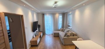 45,50m2, 2 pokoje, balkon, 1 piętro, oś.zamknięte