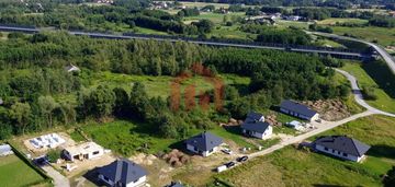 Działka na kameralnym osiedlu z mediami, 9,5 ar wz