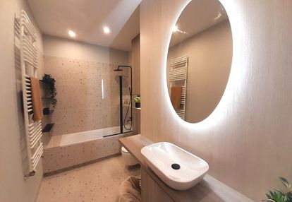 Apartamentowiec: umeblowane, wolne od ręki