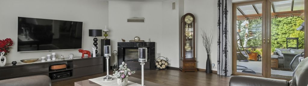 Wolnostojący dom z przestrzenią i wygodą