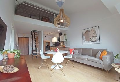 Nowoczesne dwupoziomowe mieszkanie w centrum