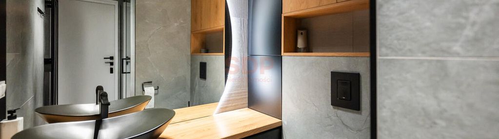 Przestronny dwupoziomowy apartament z tarasem