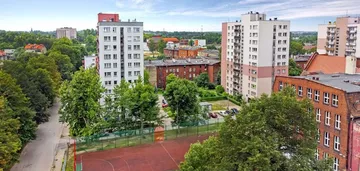 Blok, 8 piętro, miejskie CO, do remontu, parking