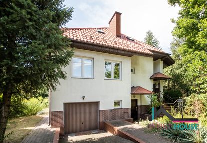 Dom z garażem, wyjątkowym ogrodem i fotowoltaiką