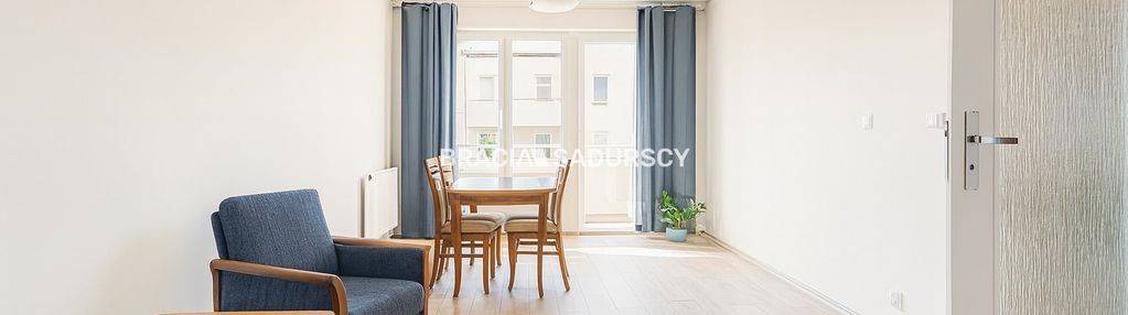 Osobna kuchnia, do wejścia. prądnik biały.