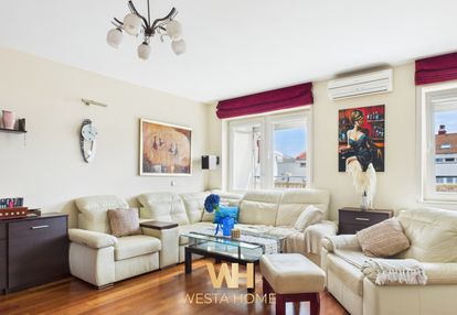 Apartament z kominkiem akwarium duszą i widokiem