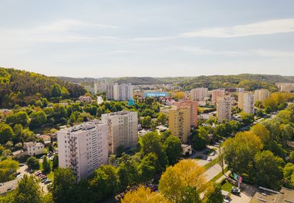 Gdynia|3-pokoje|balkon z widokiem na las|piwnica