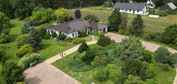 Rezydencja w spokojnej okolicy gmina brok, 1.7 ha.