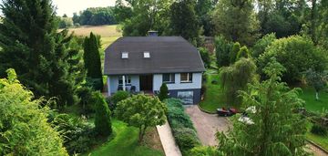Dom z przepięknym ogrodem i dużą działką