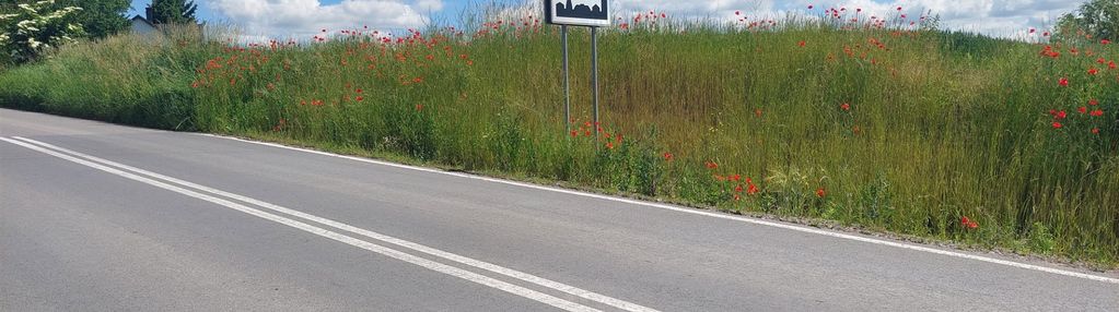 Budowlana ładnie polożona na wzniesienu.