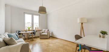 Widne, dwustronne, tuż przy metrze, ciche