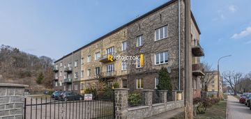 Z potencjałem, wysokie sufity, opcja ponad 120 m2