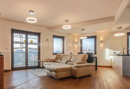 Widokowy apartament z tarasem na przedwiośniu
