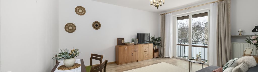 Klimatyczna kawalerka na ochocie w bloku z cegły