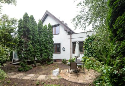 Dom wolnostojący zakrzewo las garaż ogród zimowy