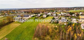 Działka niedaleko centrum miejscowości