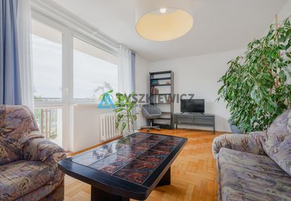 2 pokoje + niezależna kuchnia, duży balkon