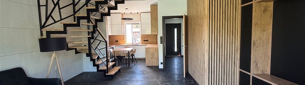 Dom z gotowym mieszkaniem i halą pod biznes