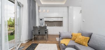 Kawalerka z ogrodem, czerwone maki, shell, hsbc