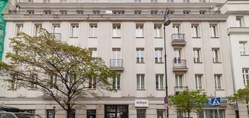 Bardzo ciche mieszkanie w kamienicy. 3,1 wysokości