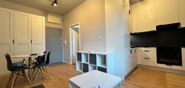 Nowoczesne 2 pok z ogródkiem przy jasnych błoniach.