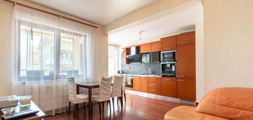 Wola justowska, 2-pok. 55m2, balkon.