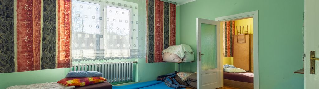 Od kwietnia | dom dla 10-12 pracowników | węgrzce