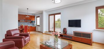 Apartament z dużym tarasem wola przy parku