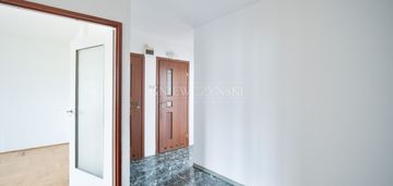 Jasne, dwustronne mieszkanie do remontu