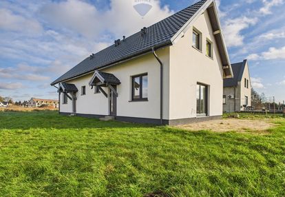 Dom jednorodzinny dwulokalowy.