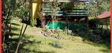 Ładny dom w lesie  blisko jeziora