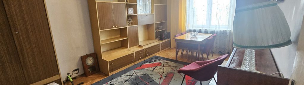 Dwupokojowe mieszkanie w bloku.