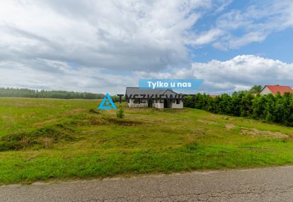 Dom jednorodzinny parterowy z wielospadowym dachem