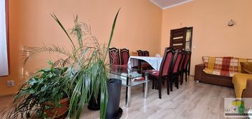 Dwupokojowe, przestronne mieszkanie w centrum.