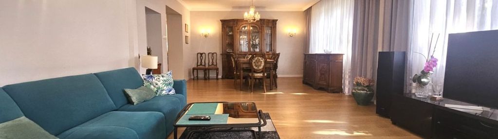 Z tarasem garaż i wiata na 5 samochodów