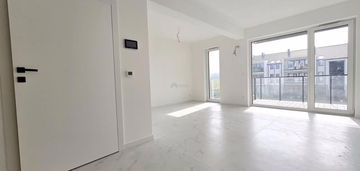 Nowy apartament w ustroniu morskim – wykończony