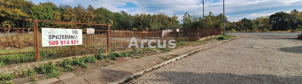 Działka usługowa z pozwleniem na budowę