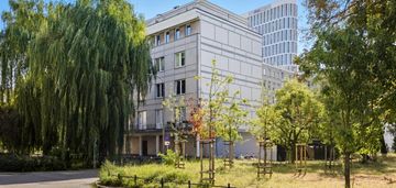 Przedwojenny styl | 82 m² przy łazienkach | metro