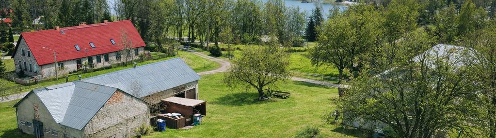 Dom, zabudowania nad jeziorem tałty