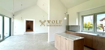 Dom parterowy w otoczeniu zieleni- zbrosławice