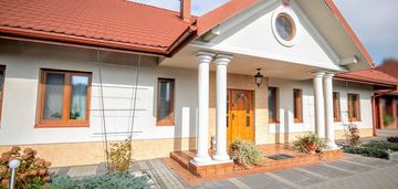 Dom parterowy | wyposażony | basen | duża działka